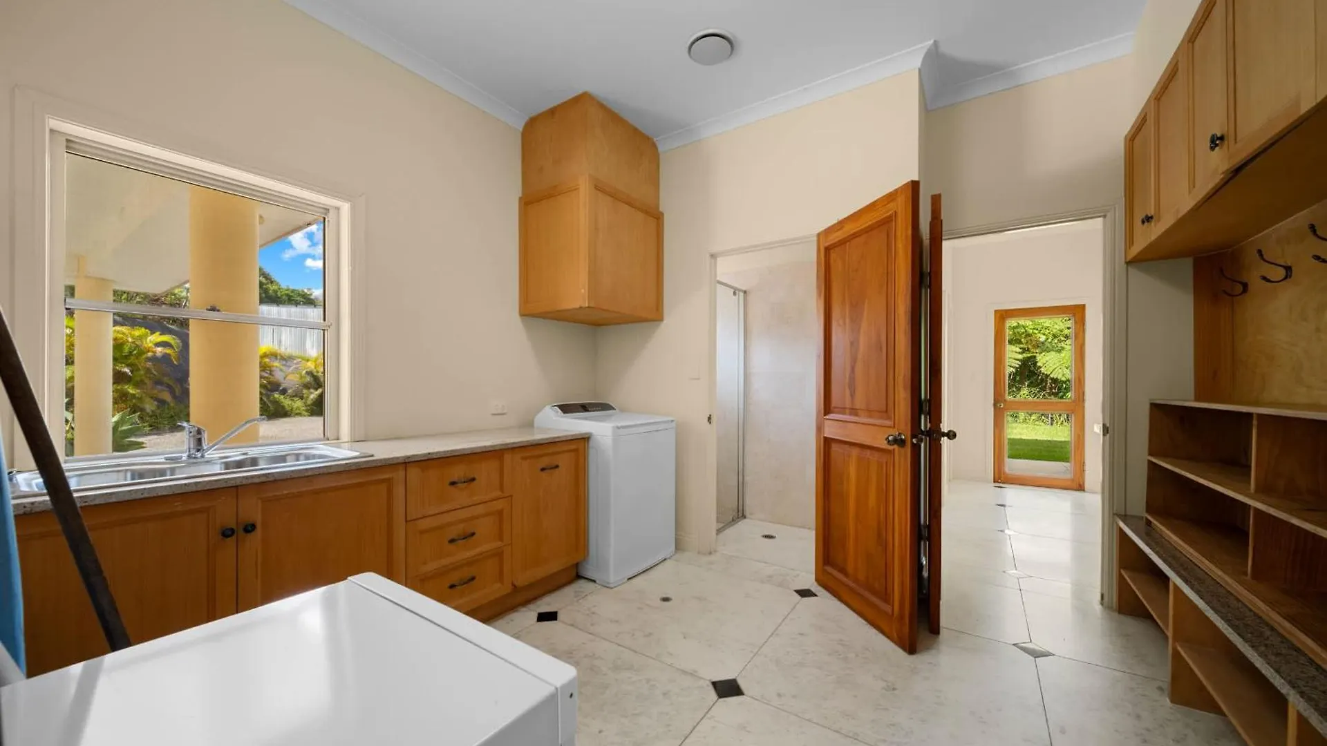 Lemon Grove - Montville Manor Australia